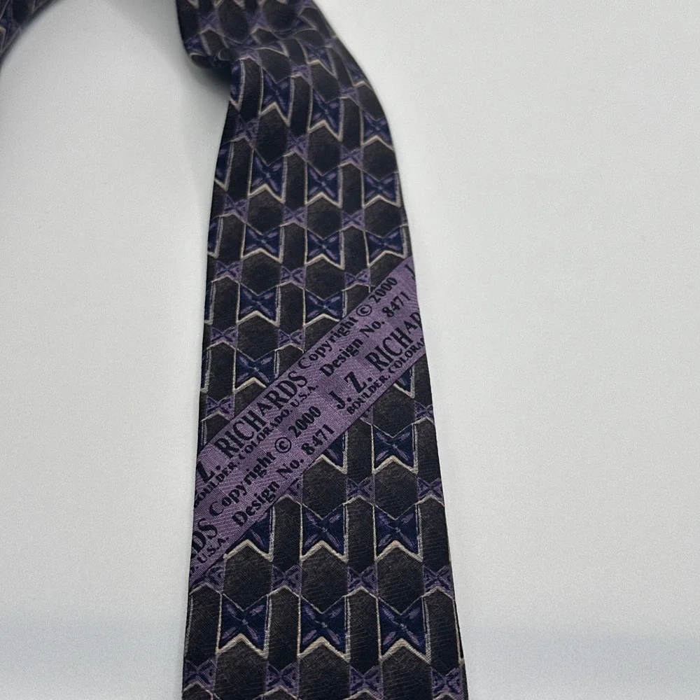 JZ RICHARDS NORDSTROM BLACK /BLUE/PURPLE GEOMETRIC 100%‎ SILK NECK TIE USA NEW